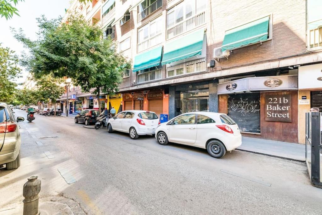 Pedro Antonio Parking Gratis *